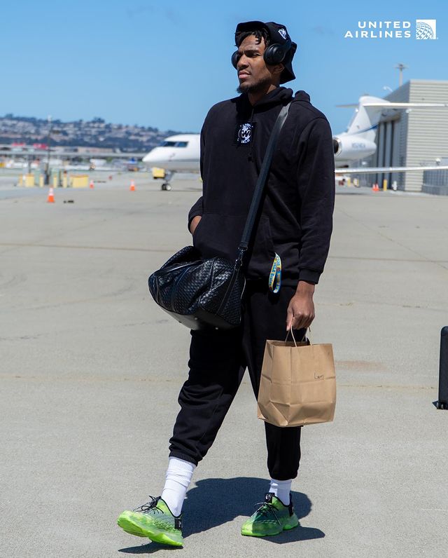 亚博棋牌app-黄蜂队球员名单最新